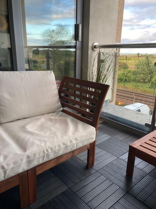 Beautiful 2 Bedroom Flat Overlooking Golf Course Carnoustie Extérieur photo